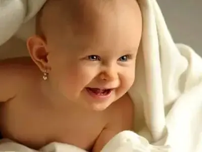 بهترین زمان سوراخ کردن گوش نوزاد