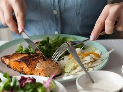 چرا بعد از خوردن غذا باز هم احساس گرسنگی می کنیم؟