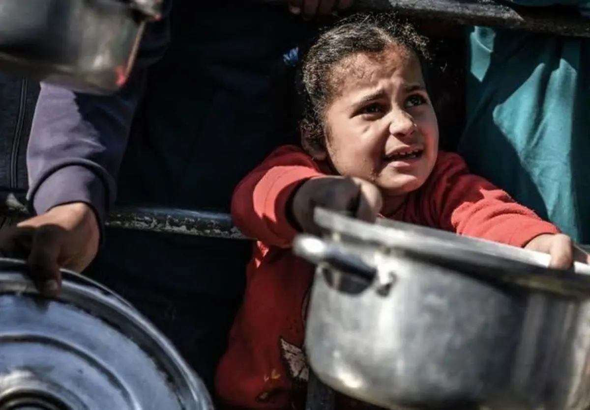 کودکان گرسنه و آواره‌ غزه تنها و بدون حامی مانده اند