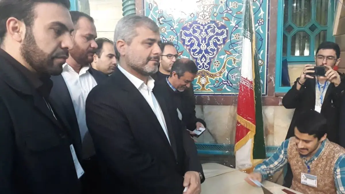 مردم خودشان نظام جمهوری اسلامی را به وجود آورده اند و پای آن می‌مانند