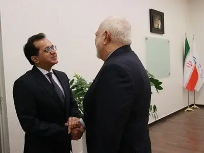 تأکید بر گسترش همکاری‌ها در دیدار سفیر پاکستان با ظریف