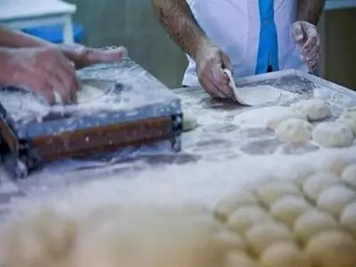 آرد و کالا به اندازه کافی در استان موجود‌ است
