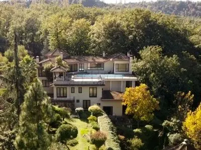 چرا ویلا‌های رامسر که شما را از طبیعت بکر دور می‌کنند مناسب اجاره نیستند؟