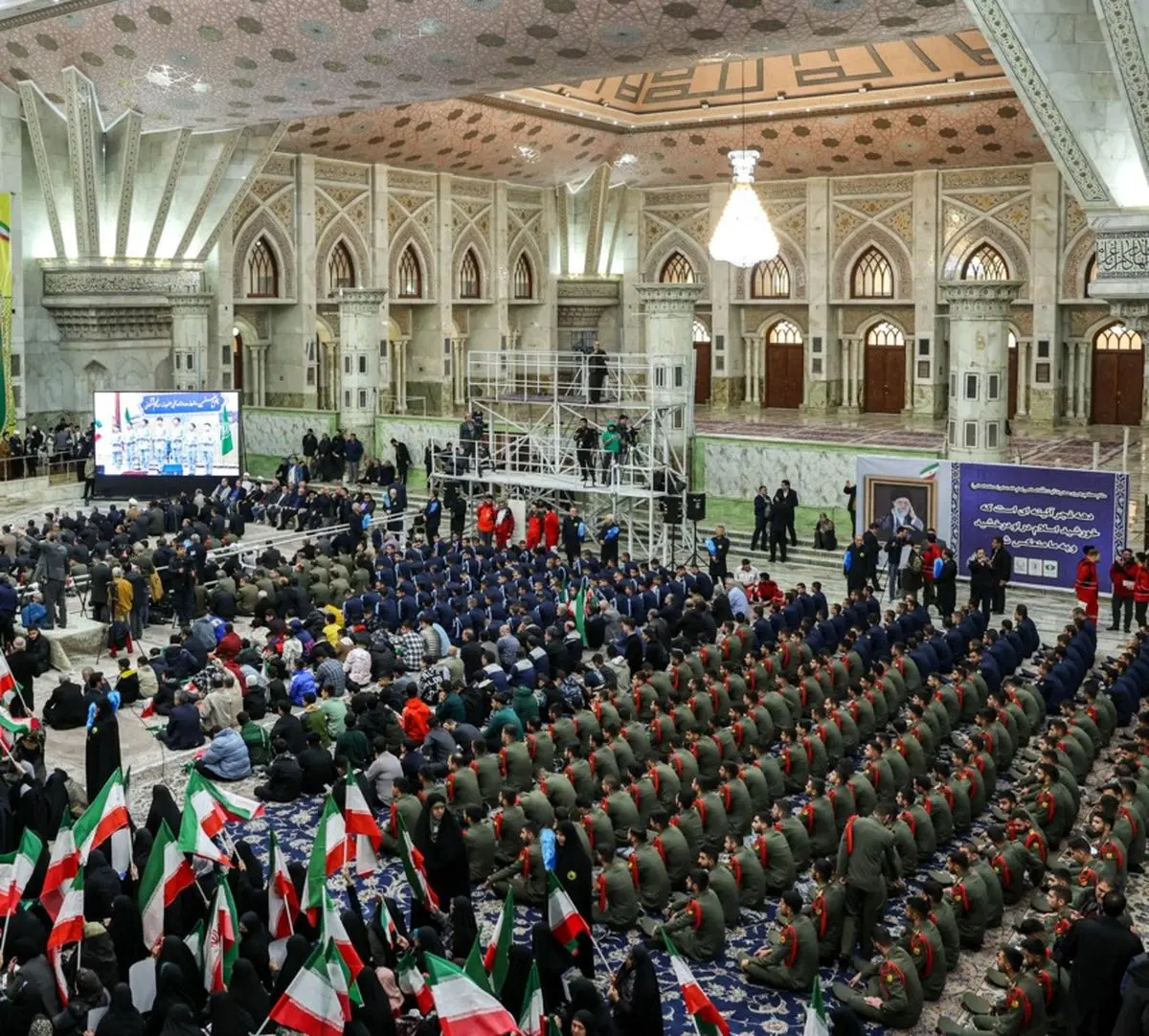 آغاز مراسم گرامیداشت دهه فجر با حضور مسئولان و کارکنان ارتش