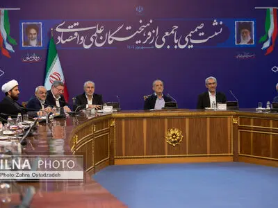 نشست صمیمی رئیس جمهور با جمعی از فرهیختگان علمی و اقتصادی