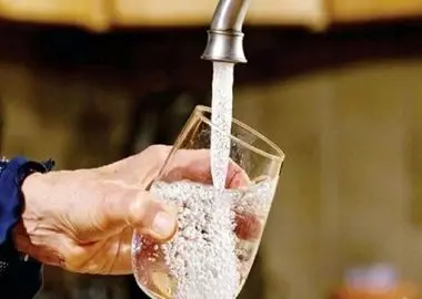 تهرانی‌ها معادل یک میلیارد و ۳۰۰ میلیون بطری نیم‌لیتری مصرف آب را کاهش دادند