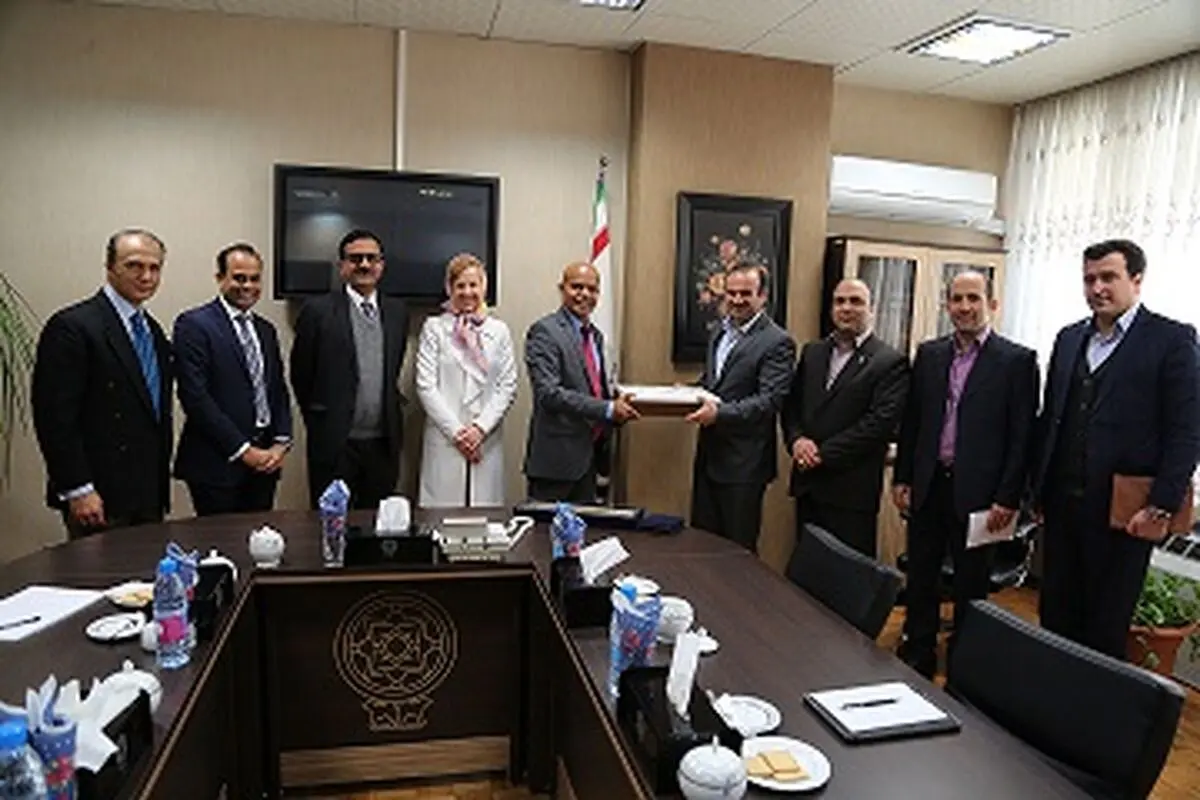 ایران و عمان برای انتشار اوراق بدهی ارزی در بورس تهران مذاکره کردند