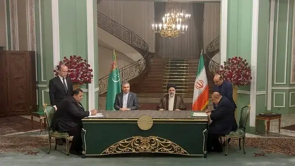 امضای پنج سند همکاری میان تهران و عشق‌آباد