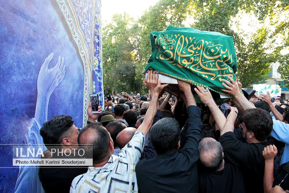 تشییع پیکر استاد فرشچیان در اصفهان