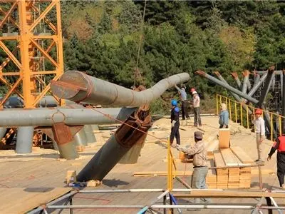 کارگران ایرانی «پل طبیعت» بیمه‌اند/ حقوق معوقه نداریم