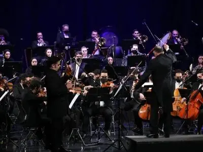 ارکستر سمفونیک تهران به رهبری نصیر حیدریان به صحنه رفت