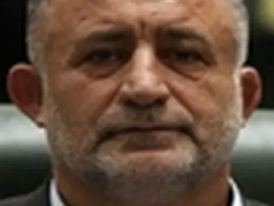 با حذف عبارت " تشکل‌های صنفی " وزارت کشور خانه‌های کارگر را تعطیل می‌کند