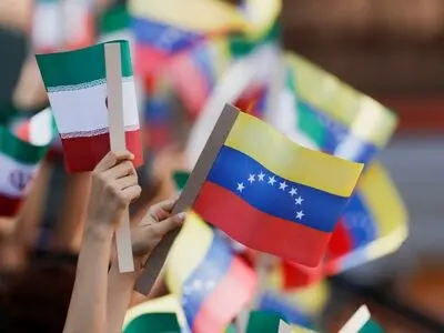مادورو مهنأ بزشکیان: سنواصل تعزیز التعاون والعلاقات الاستراتیجیة