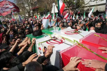 تشییع پیکر شهید اسماعیل خطیب وزیر اطلاعات و خانواده وی در مشهد / پیکر شهید امیر علیزاده تدفین شد