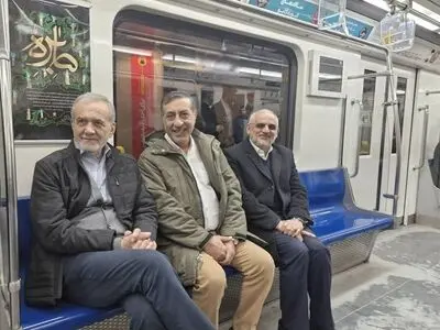 بازگشت رییس جمهور با مترو بعد از راهپیمایی ۲۲بهمن