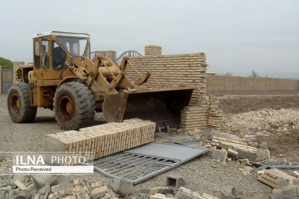 تخریب ۲۱ بنای غیرمجاز در اراضی کشاورزی تاکستان