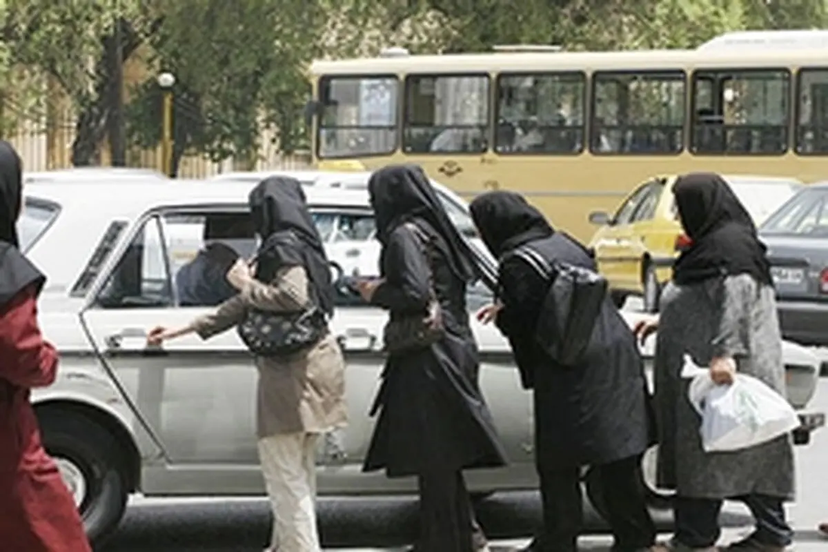 مسافربرهای شخصی معیشت رانندگان تاکسی را مختل کرده‌اند