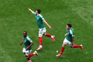 مکزیک 2 - 0 آفریقای جنوبی | میزبان گام نخست را محکم برداشت