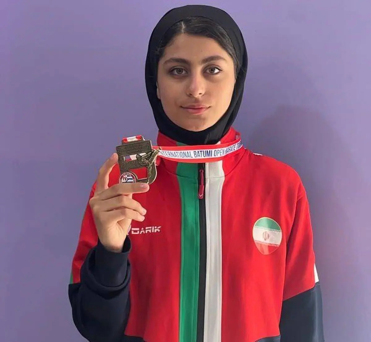 مدال طلای مسابقات بین المللی کاراته گرجستان بر گردن آتنا وفایی