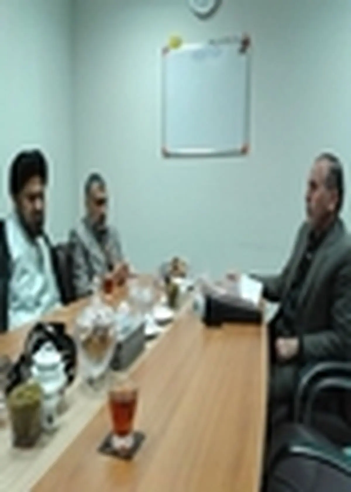 اعضای کانون مداحان و شاعران آیینی با رییس شورای شهر کاشان دیدار کردند