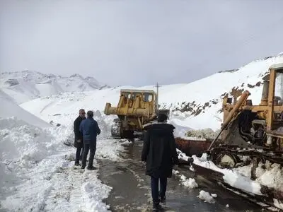 برفروبی ۷۰۰ کیلومتر راه مواصلاتی در آذربایجان غربی/راه ۳۶ روستا مسدود است