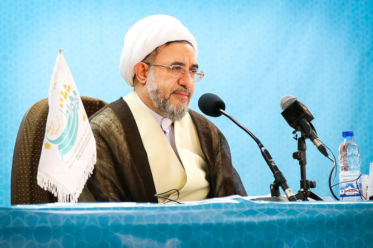 عقود نظام بانکی ما پراکنده است/ نظام بانکی سالم نیست