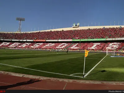 برانکو مورد تشویق هواداران پرسپولیس قرار گرفت/ علی کریمی و عابدزاده در ورزشگاه