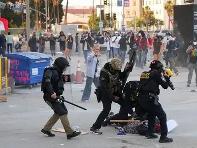 Trump deploys National Guard to LA after immigration 'riots'