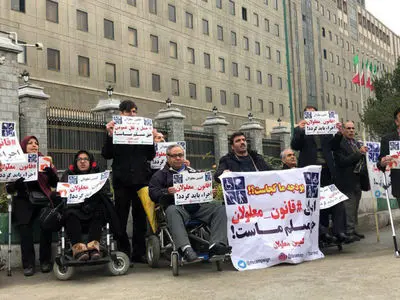 انتقاد از برگزاری جشن‌های پرهزینه و توخالی؛ مسئولان به جای عمل بیشتر اهل نمایش گرامیداشت معلولان هستند

