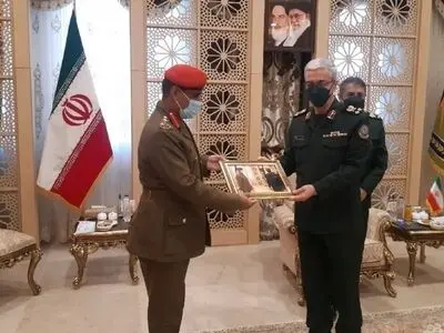 معاون عملیات نیرو‌های مسلح عمان با سرلشکر باقری دیدار کرد