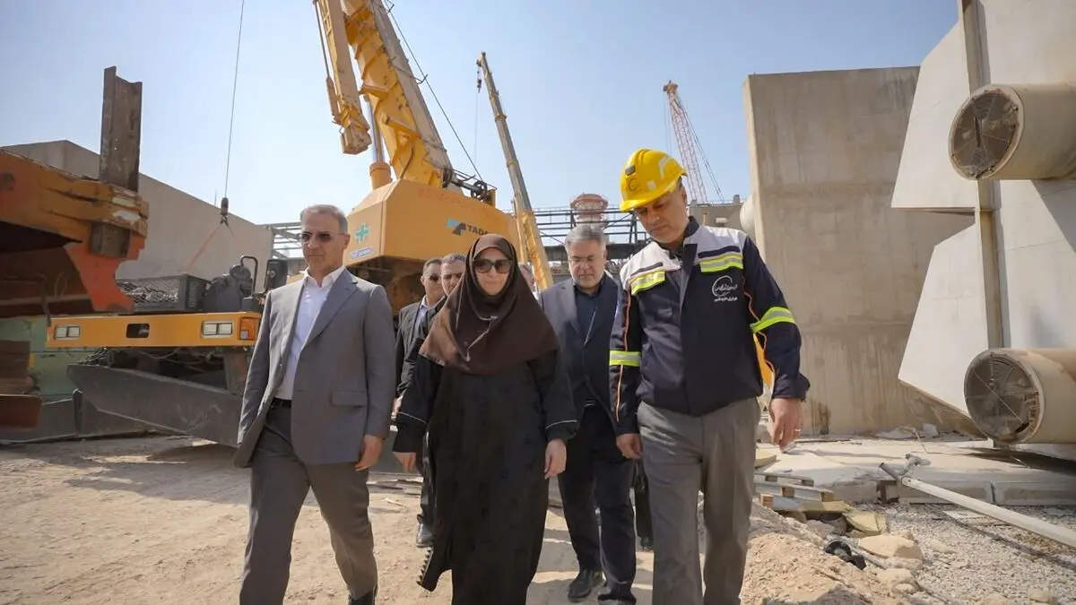 تداوم خدمات زیست‌محیطی فجر انرژی در دوران جنگ؛ بررسی روند بازسازی نیروگاه با حضور رئیس سازمان حفاظت محیط زیست