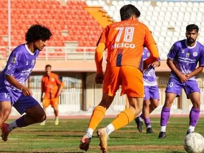 لیگ دسته اول فوتبال؛ پیروزی صنعت نفت آبادان و مس شهربابک در روز توقف نساجی