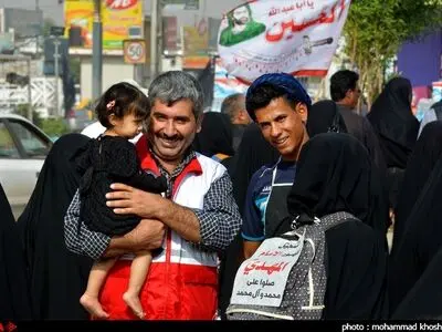 خدمت رسانی جمعیت هلال احمر جمهوری اسلامی ایران به زائرین پیاده اربعین حسینی در مسیر های منتهی به کربلا