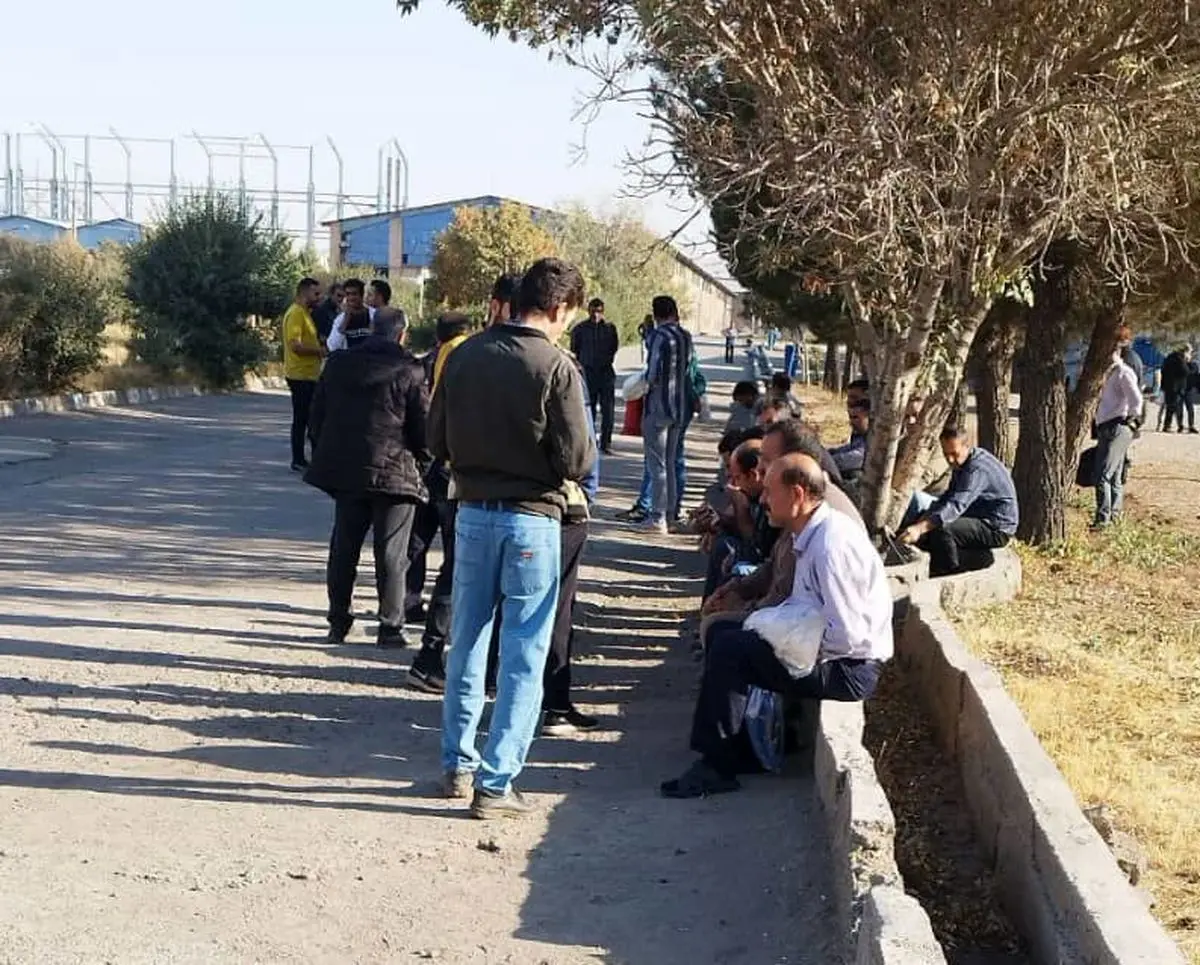 تجمع کارگران فولاد سیادن ابهر در اعتراض به معوقات مزدی 