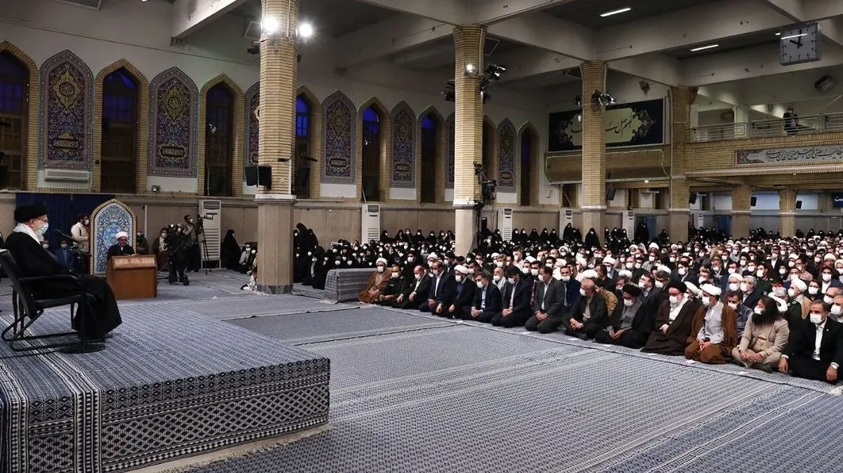 Supreme Leader receives people from Qom Prov.