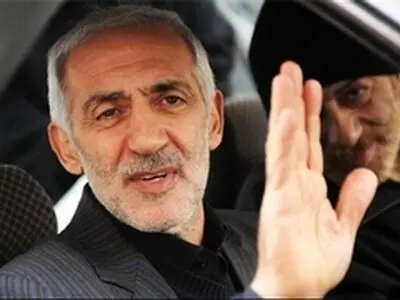 شما که مدیر ورزشی هستید چرا، آقای دادگان / دستور به انحلال تیم چه توجیهی دارد؟