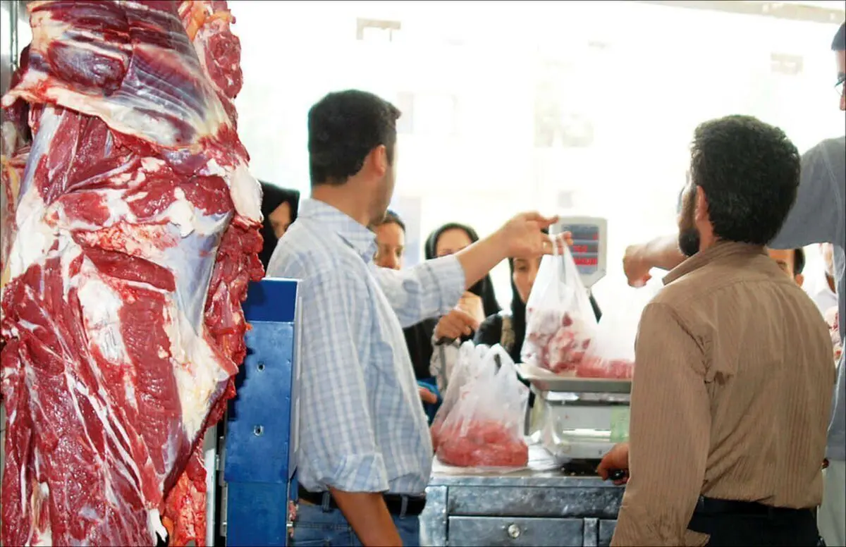 آتش زیر خاکستر تورم؛ حذف ارز ترجیحی گوشت چه بلایی بر سر اقتصاد میآورد؟/ مصرف گوشت در جامعه کارگری و بازنشستگان به یک کیلو در سال هم نمیرسد