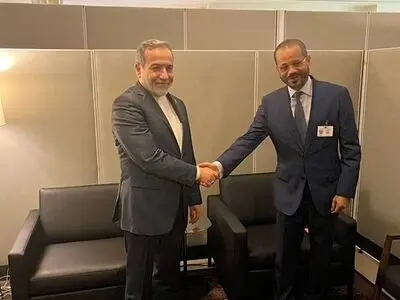 عراقجي للبوسعيدي: على الغرب رفع العقوبات الجائرة ونحذر من عواقب سوء التقدير في الملف النووي
