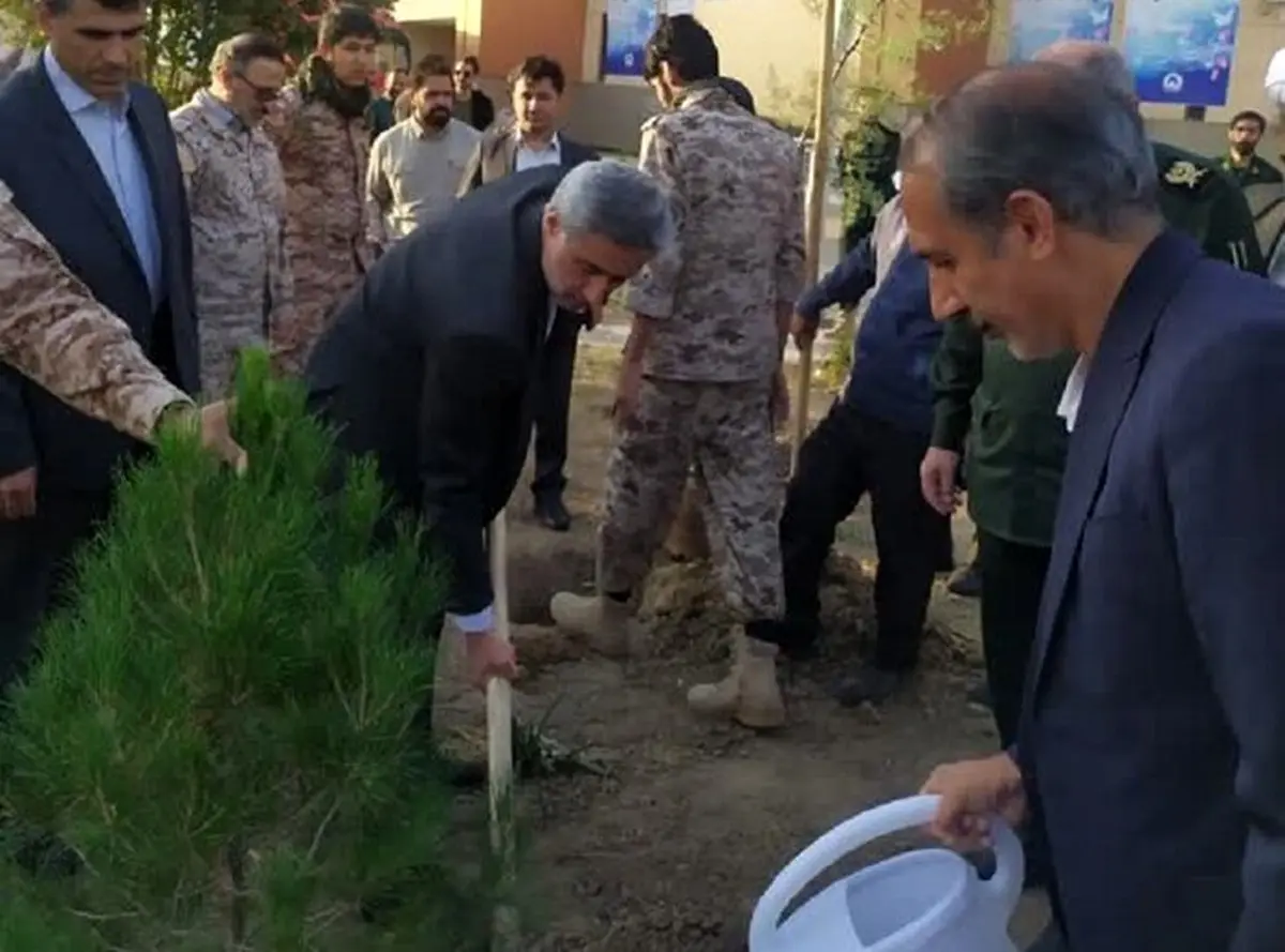 طرح مردمی کاشت یک میلیارد درخت در همدان آغاز شد