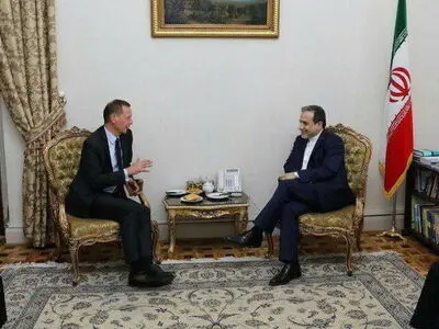 گفت‌وگوی عراقچی و فرستاده ماکرون درباره آتش‌بس متعادل در جنگ اقتصادی