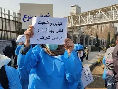 تجمع کارکنان شرکتی بهداشت و درمان مقابل مجلس/ اعتراض به تبعیض میان کارکنان دانشگاه‌های علوم پزشکی 