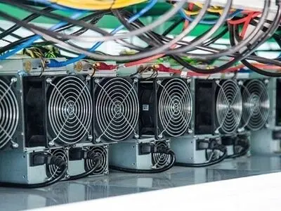 ۱۵ دستگاه غیرمجاز استخراج ارز دیجیتال در خرم‌آباد کشف و جمع‌آوری شد