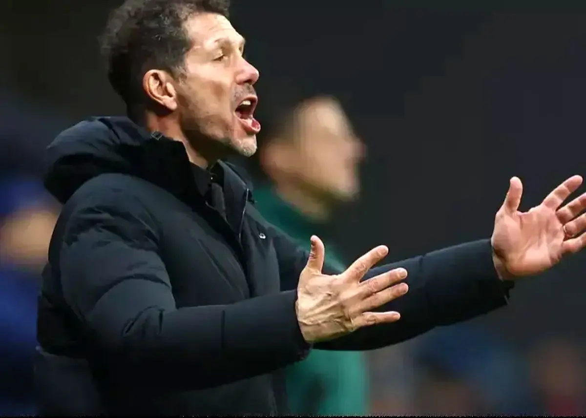 سیمئونه: تعویض دروازه‌بان در دقیقه هفده حرفه‌ای نبود