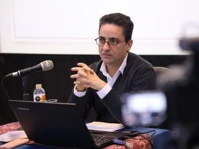 فیلم‌های «داریوش مهرجویی» نمونه‌های خوبی از شخصیت مرشد دارد