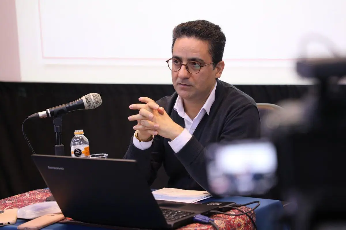 فیلم‌های «داریوش مهرجویی» نمونه‌های خوبی از شخصیت مرشد دارد