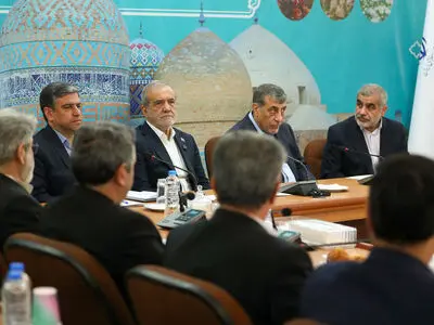 الرئيس بزشكيان: لا يجب أن يعتمد اقتصاد البلاد وتنميتها على النفط فقط