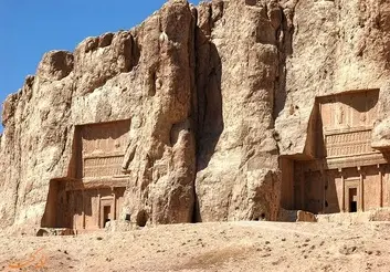 افزایش نگرانی‌ها از حفر چاه‌های عمیق در اطراف آثار چند هزارساله نقش رستم/ شرایط نقش رستم خوب نیست/ شکاف‌ها به پارسه و تخت جمشید نزدیک می‌شوند