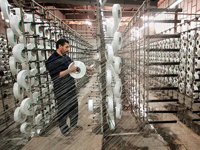 مسئولان به «نساجی بروجرد» کمک کنند/ انتظار کارگران برای دریافت مابقی عیدی و حقوق 