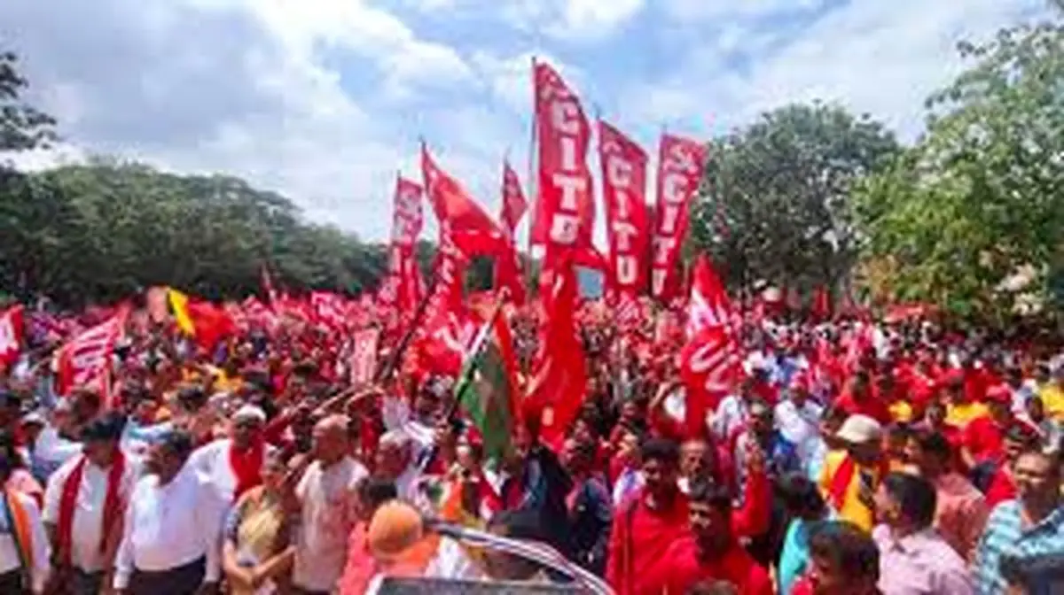  کارگران و دهقانان در یک اعتصاب گسترده متحد شدند