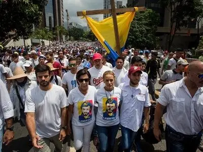Thousands march in Venezuela in honour of those killed in unrest